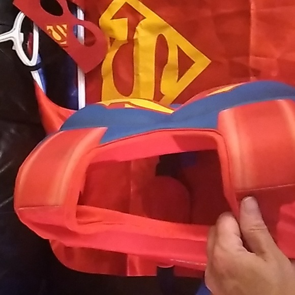 HALLOWEEN COSTUME- SUPERMAN, 3 Piece Set, (Kids size M/L), (33-55 pounds) - Picture 14 of 16